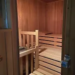 Exklusiver Souterrain - Zentral, Ruhig Mit Grosser Terrasse, Bergblick Und Privaten Sauna Zzgl Appartement