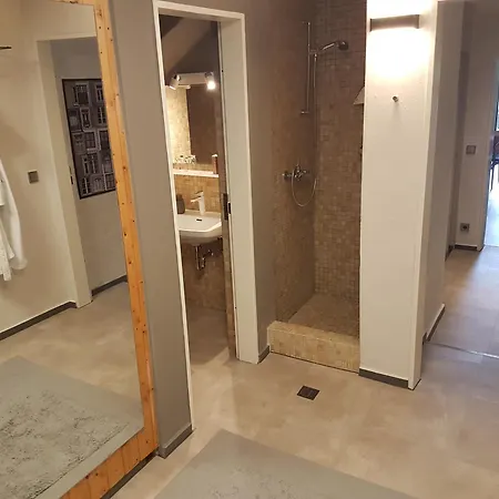 Exklusiver Souterrain - Zentral, Ruhig Mit Grosser Terrasse, Bergblick Und Privaten Sauna Zzgl *