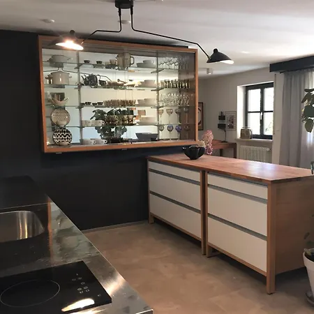 Exklusiver Souterrain - Zentral, Ruhig Mit Grosser Terrasse, Bergblick Und Privaten Sauna Zzgl