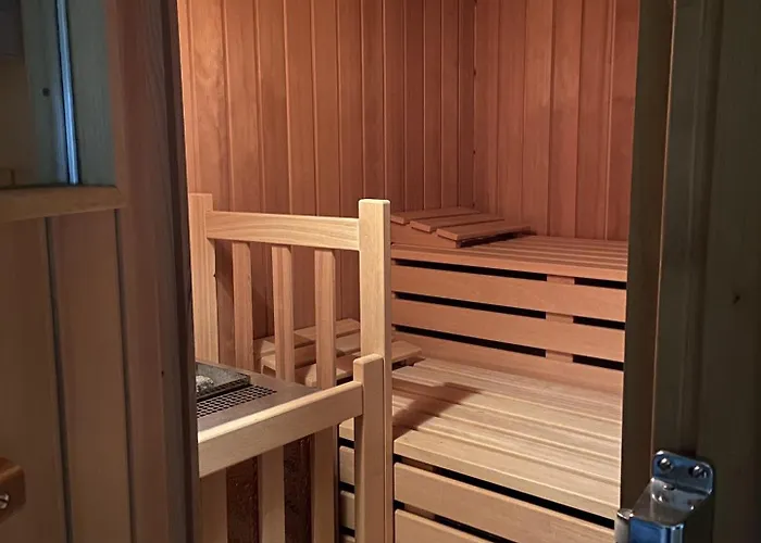 Exklusiver Souterrain - Zentral, Ruhig Mit Grosser Terrasse, Bergblick Und Privaten Sauna Zzgl Apartmán