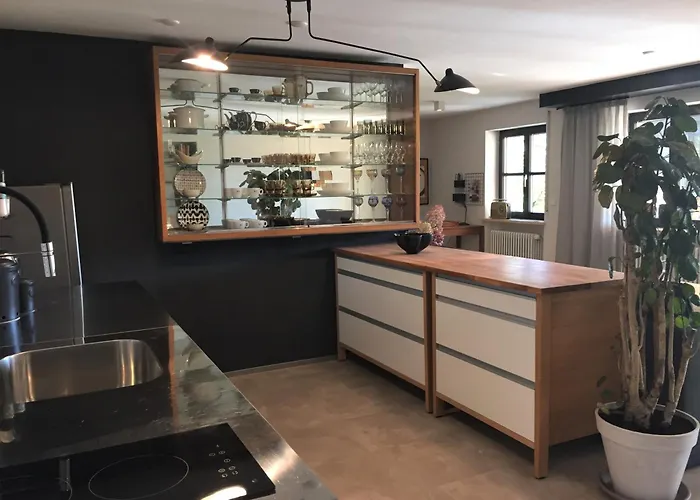 Exklusiver Souterrain - Zentral, Ruhig Mit Grosser Terrasse, Bergblick Und Privaten Sauna Zzgl